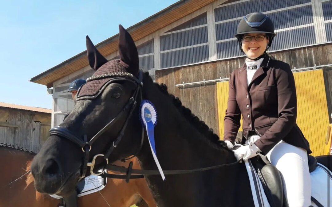 Angelina-De-Vittorio-Vermittlung-Verkauf-Pferde-Sportpferde-Freizeitpferde-Dressurpferde-Verkaufspferde-Pferdeverkauf-Süddeutschland-Bayern-Kunde-Jochen-Carina