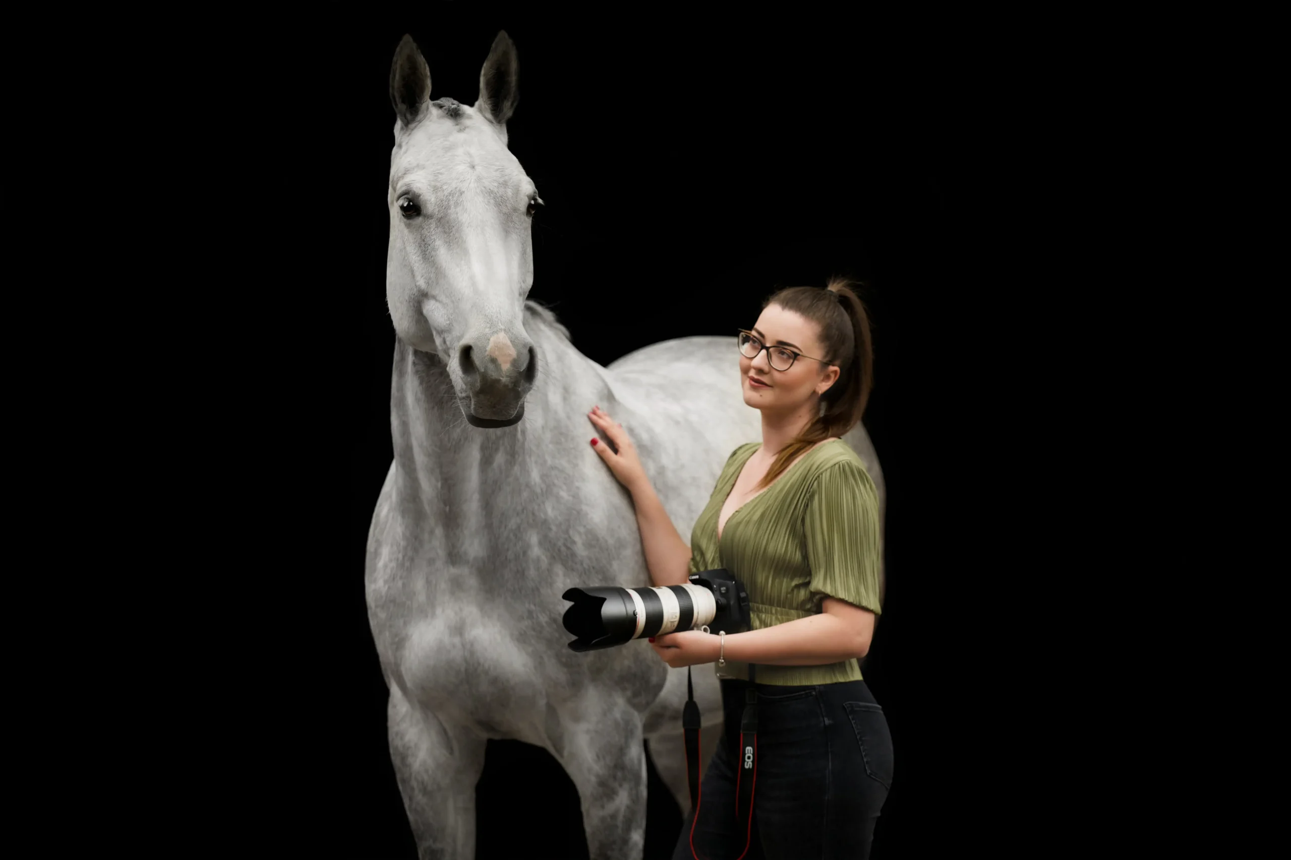 Angelina-De-Vittorio-Vermittlung-Verkauf-Sportpferde-Freizeitpferde-Dressurpferde-Verkaufspferde-Pferdeverkauf-Süddeutschland-Bayern-Team-Raja